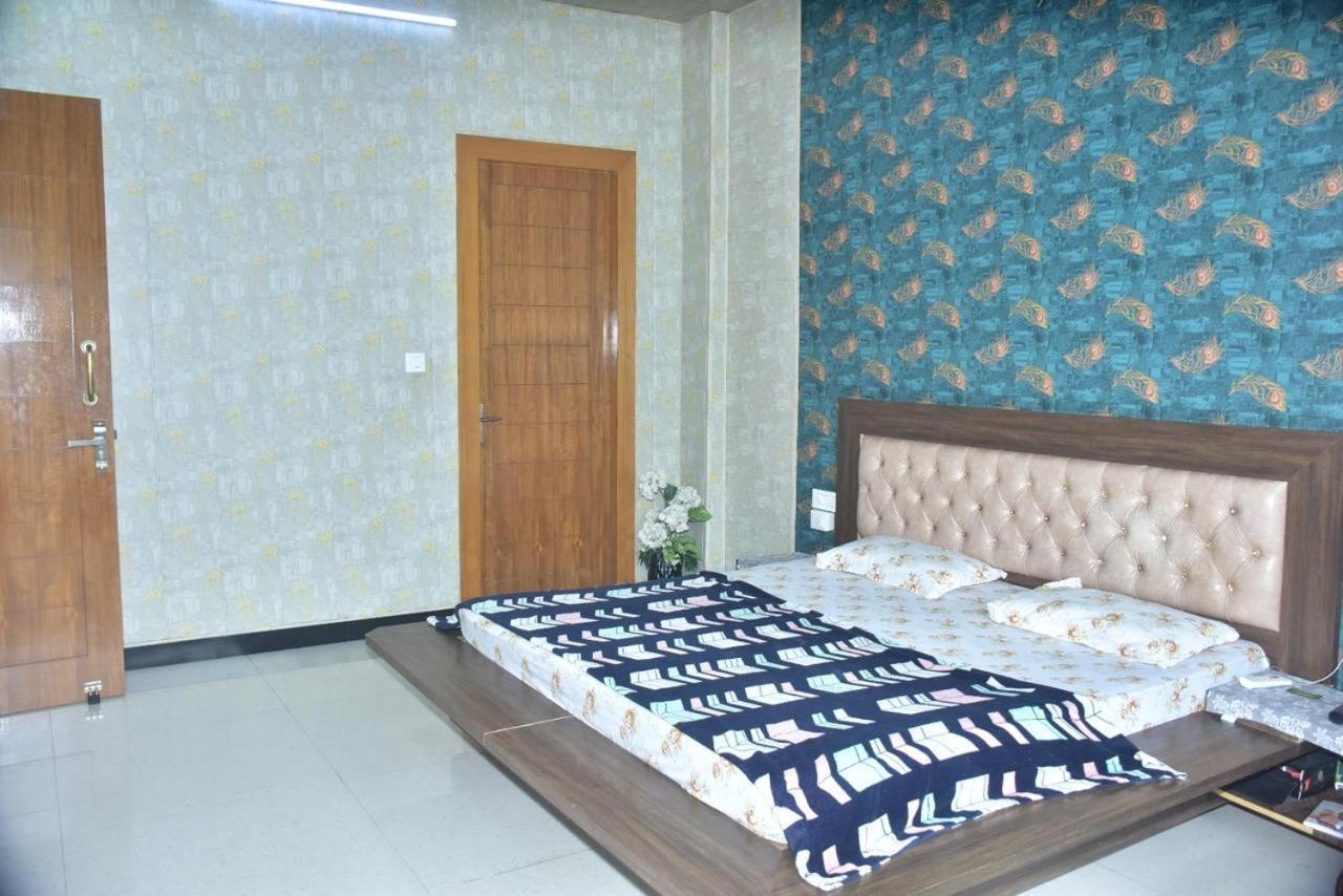Shreshth Home Stay - Best Family Accommodation - 3Km From Har Ki Pauri, Haridwar, Uttarakhand מראה חיצוני תמונה