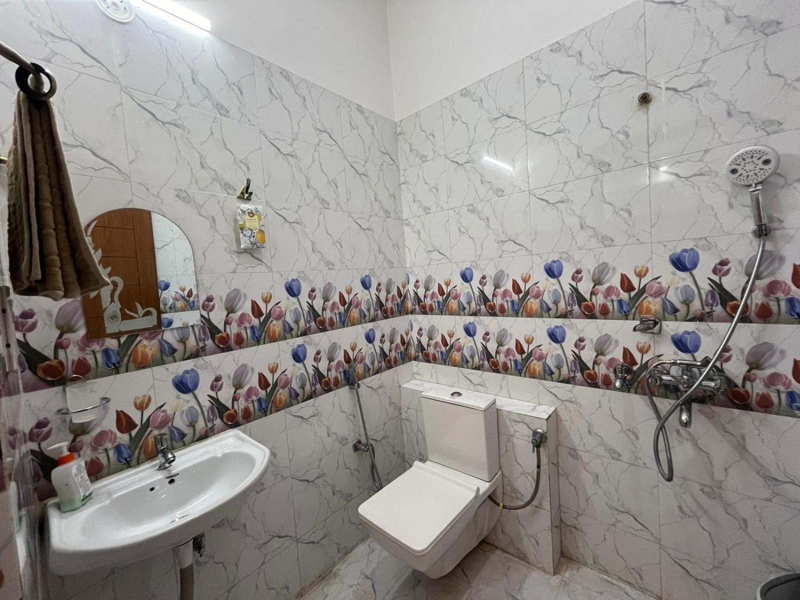 Shreshth Home Stay - Best Family Accommodation - 3Km From Har Ki Pauri, Haridwar, Uttarakhand מראה חיצוני תמונה