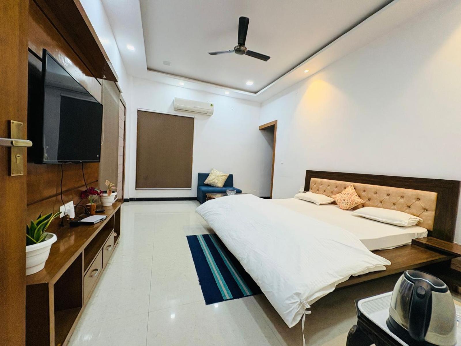 Shreshth Home Stay - Best Family Accommodation - 3Km From Har Ki Pauri, Haridwar, Uttarakhand מראה חיצוני תמונה