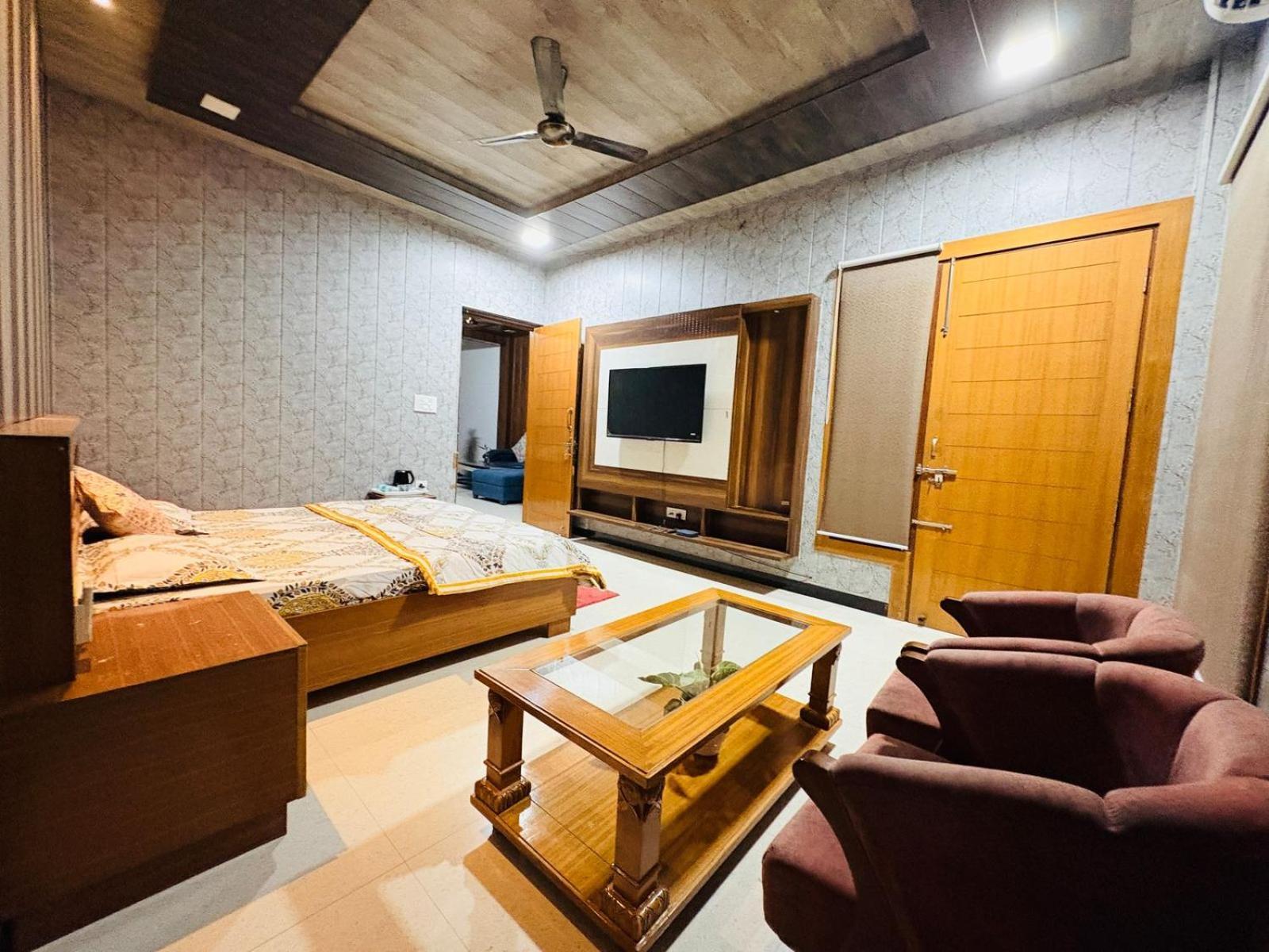 Shreshth Home Stay - Best Family Accommodation - 3Km From Har Ki Pauri, Haridwar, Uttarakhand מראה חיצוני תמונה